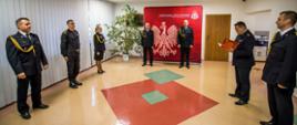 Zdjęcie przedstawia uroczystość mianowania na zastępcę naczelnika wydziału operacyjnego KW PSP w Opolu oraz powierzenie obowiązków kierownika sekcji koordynacji ratownictwa w wydziale operacyjnym KW PSP w Opolu.