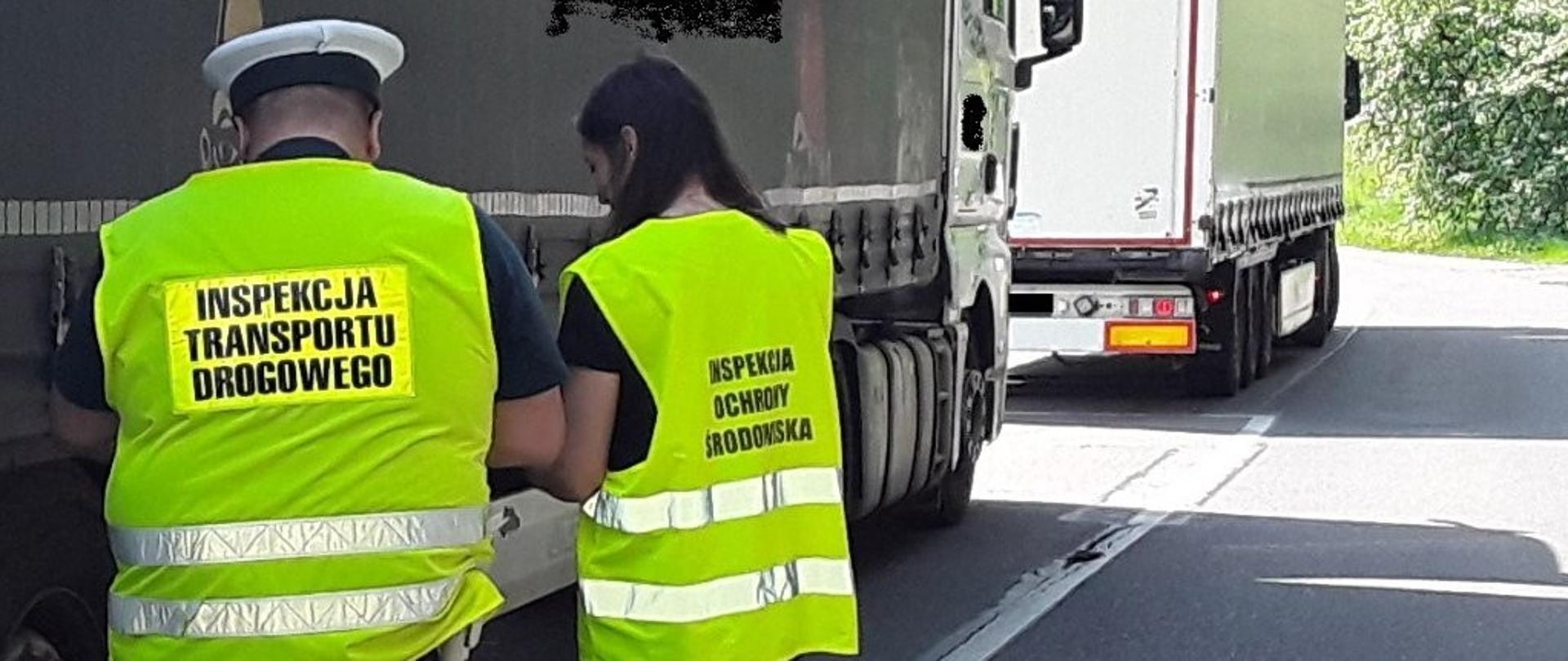 Inspektorzy WIOŚ kontrolują transporty na drodze w Przemyślu 