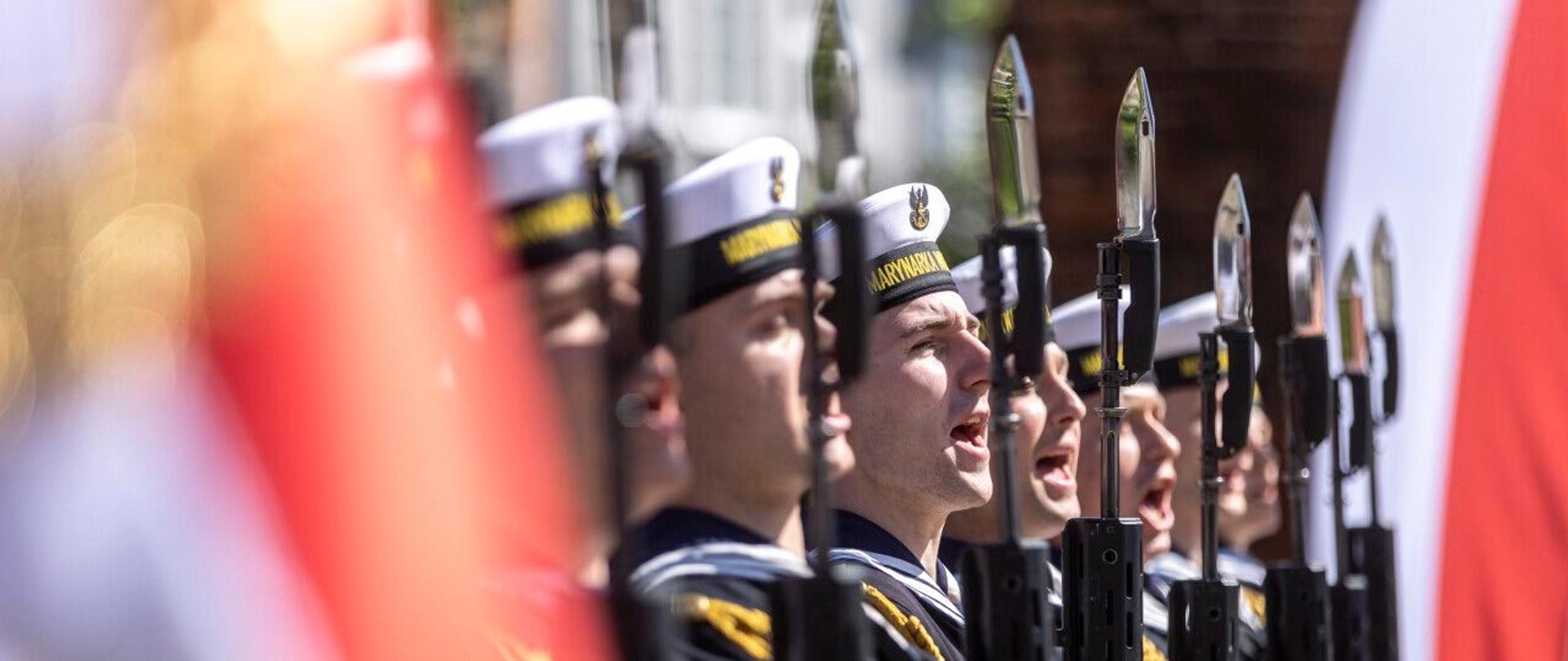 Gdańsk.Z okazji 80 rocznicy zakończenia II Wojny Światowej, pod pomnikiem "Tym co za polskość Gdańska" odbyły się oficjalne uroczystości miejskie upamiętniające ofiary konfliktu