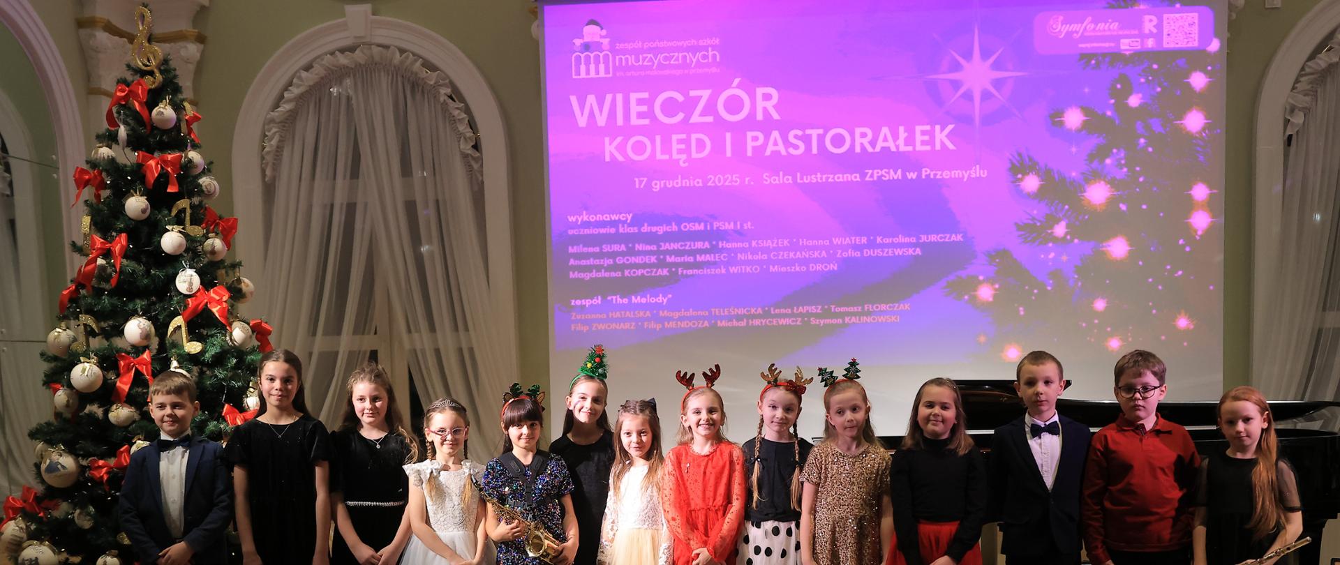 Uczestnicy szkolnego koncertu koled 