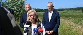Ministra klimatu i środowiska Paulina Hennig-Kloska na terenie Mokradła Pyszka