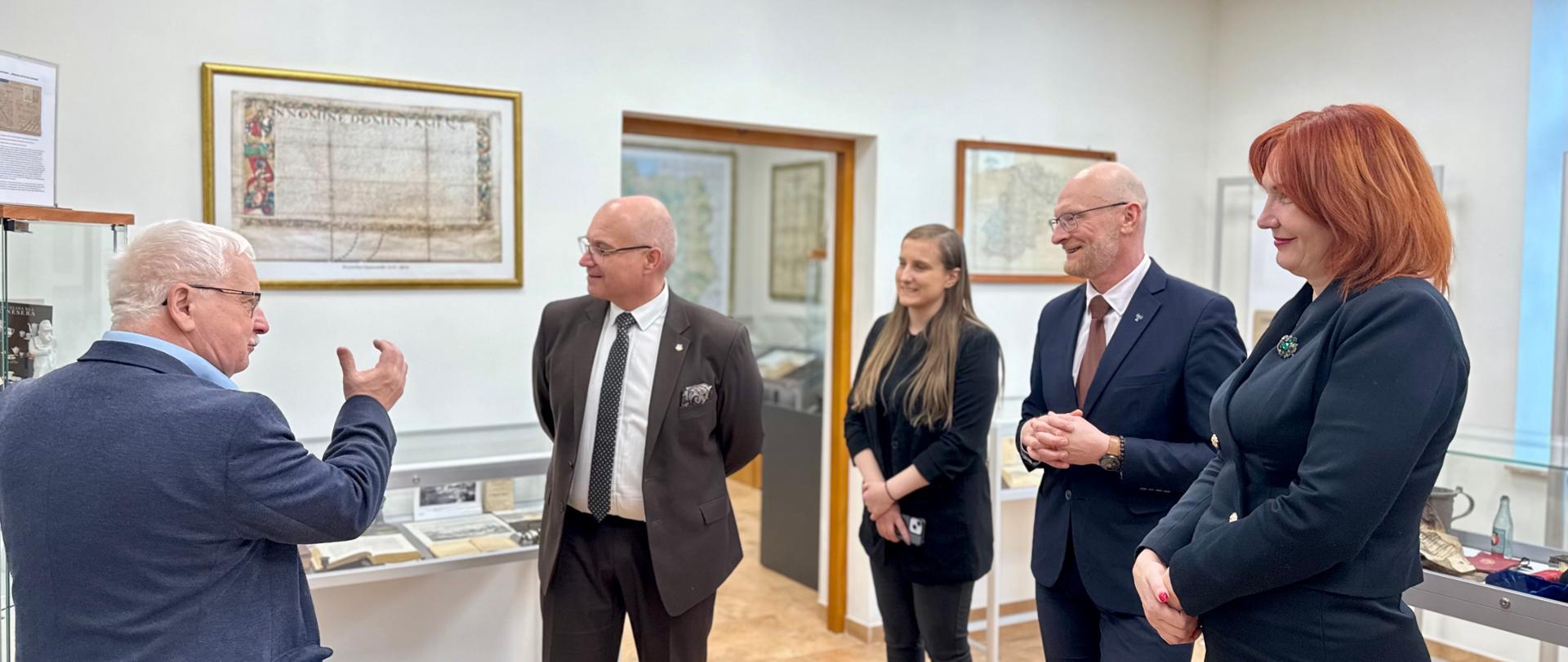 Główny Geodeta Kraju Andrzej Żylis w Muzeum Geodezji i Kartografii w Opatowie