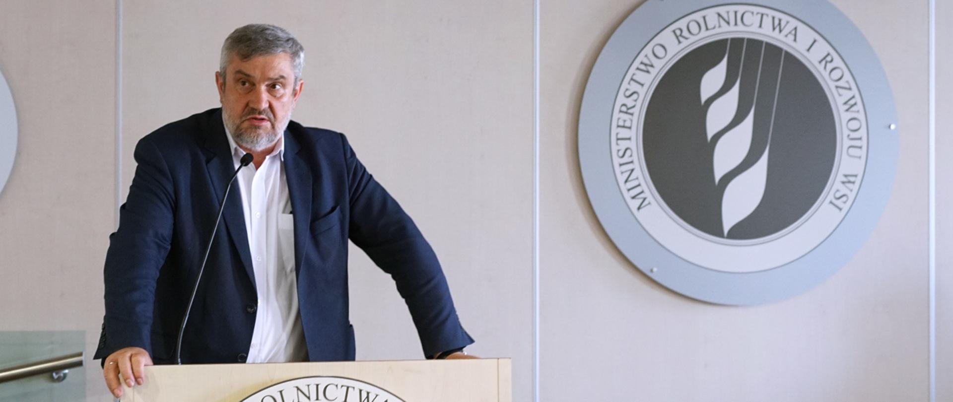 Min, J.K. Ardanowski 