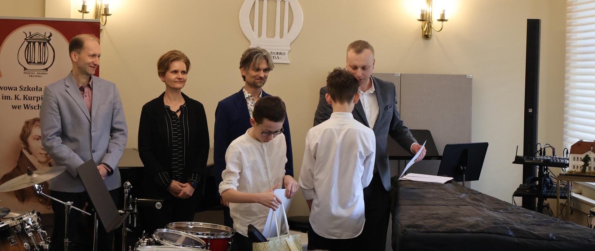 Zawartość jak w opisie pod zdjęciem.