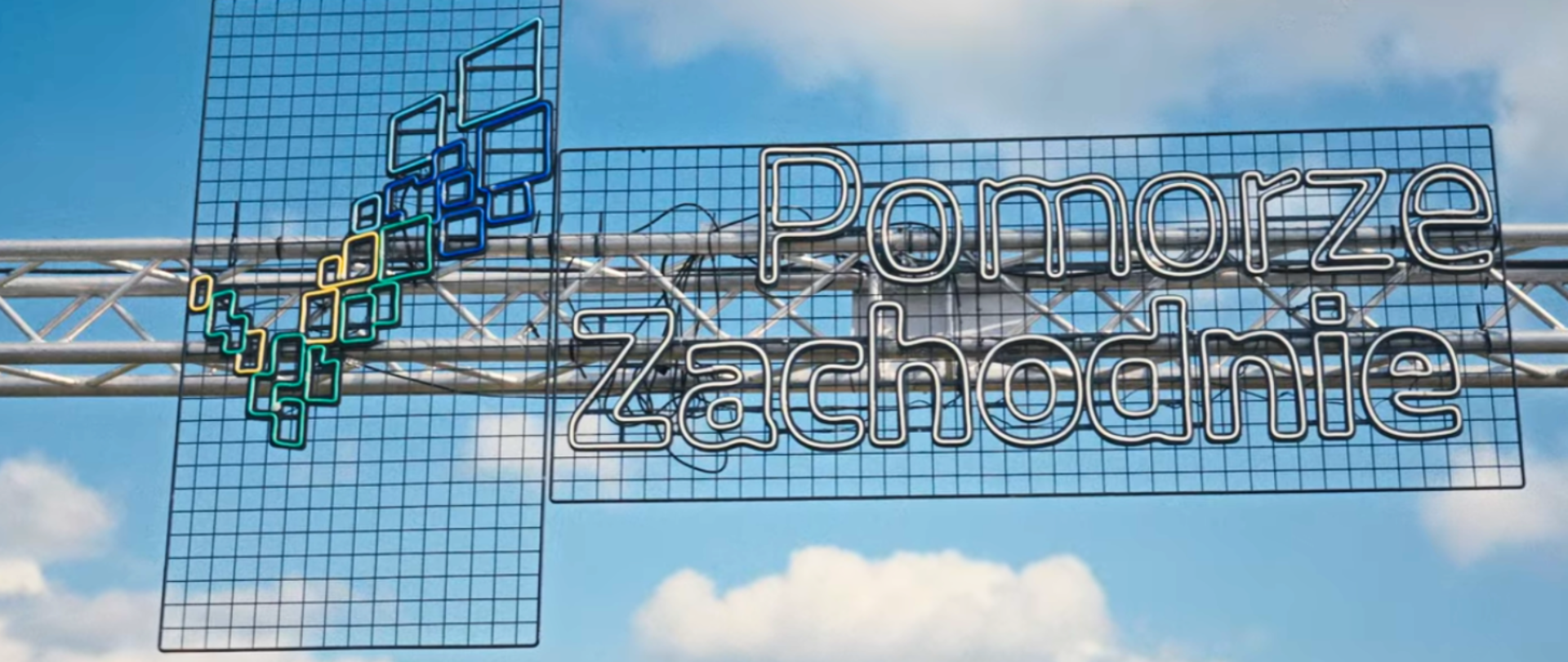 Grafika przedstawia scenę Pol’and’Rock Festival