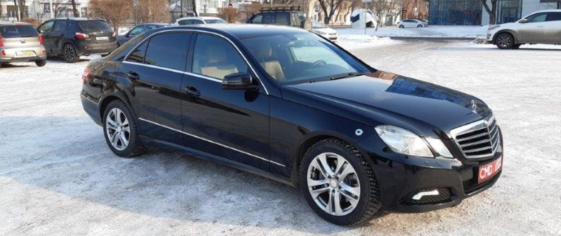 samochód Mercedes E 300