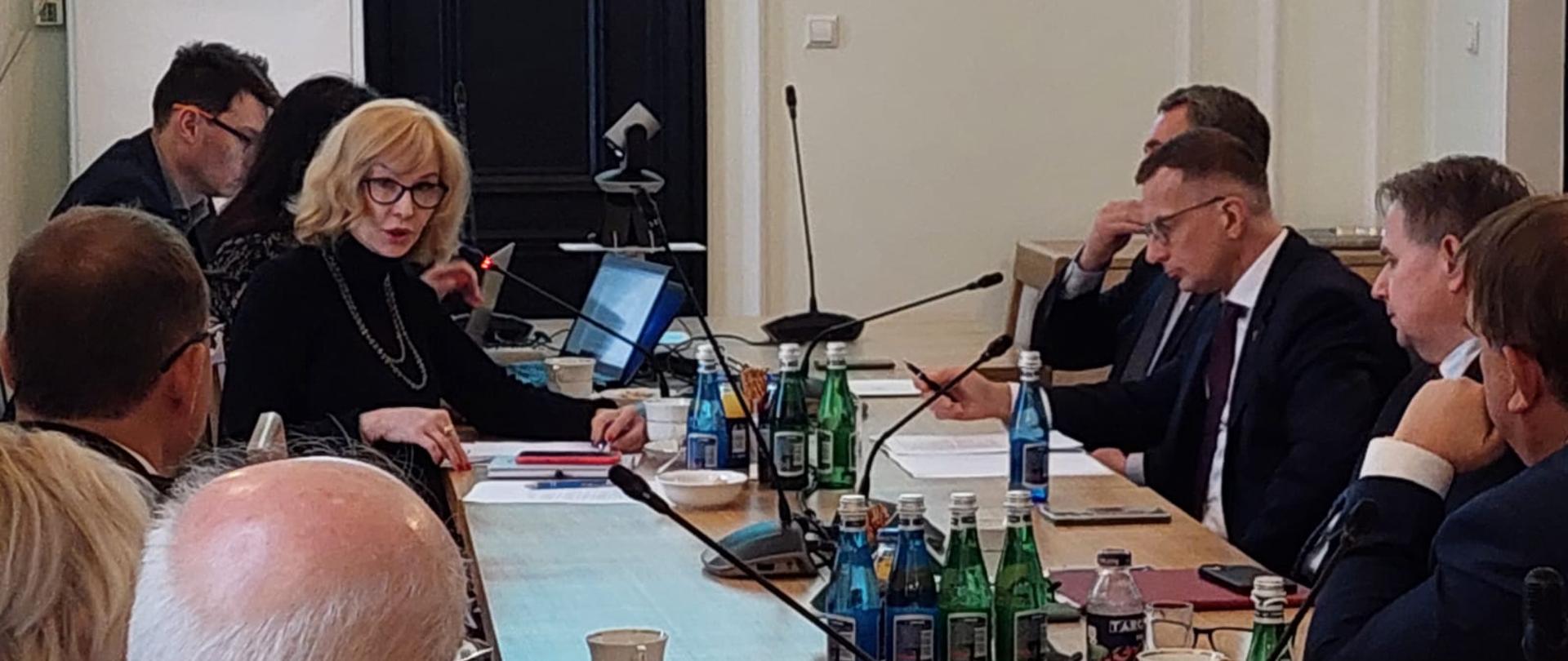 Na zdj. m.in. wiceminister Urszula Demkow na spotkaniu z przedstawicielami KRAUM