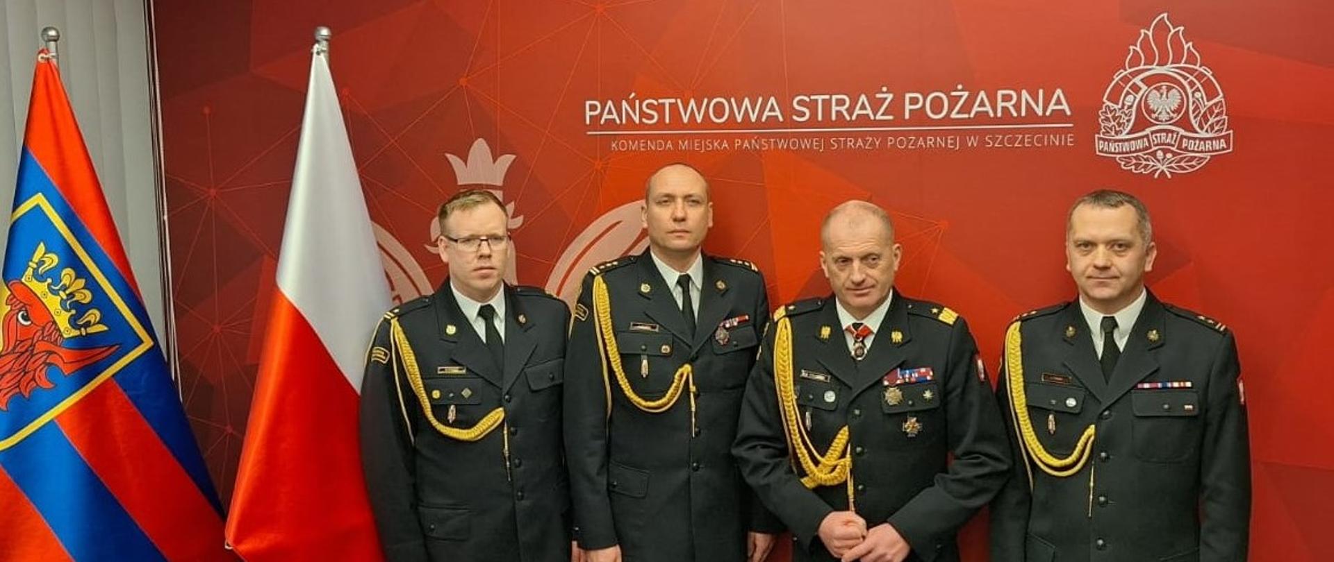 Od lewej mł. bryg. Andrzej Gawlik, st. bryg. Jacek Dziurdz, nadbryg. Jarosław Tomczyk, bryg. Jacek Cyburt