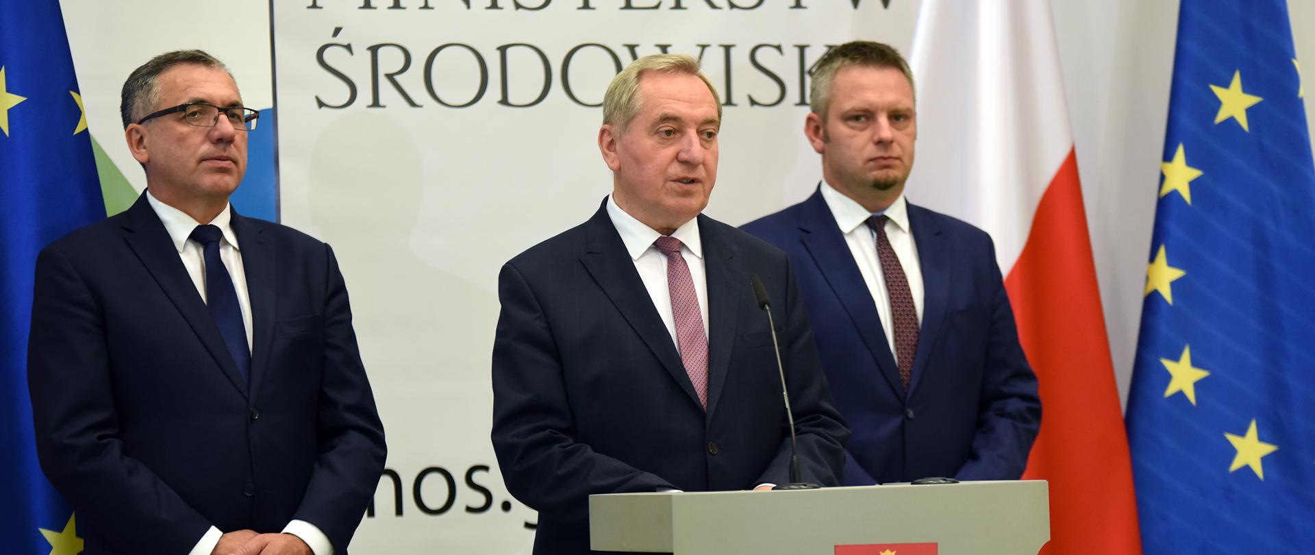 Konferencja prasowa ministra środowiska Henryka Kowalczyka nt. programów NFOŚiGW dot. usuwania folii rolniczych i gospodarki wodno-ściekowej