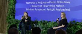 Na zdjęciu minister funduszy i polityki regionalnej Katarzyna Pełczyńska-Nałęcz na scenie z mikrofonem podczas Forum Ekonomicznego w Karpaczu 