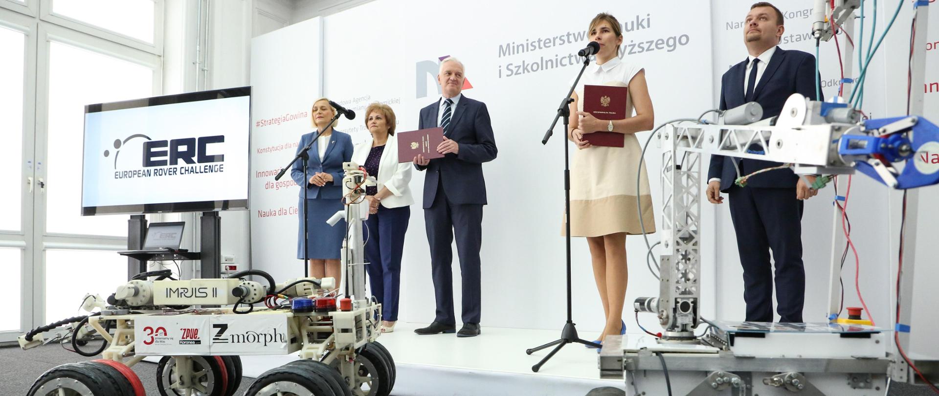 Minister Gowin i roboty