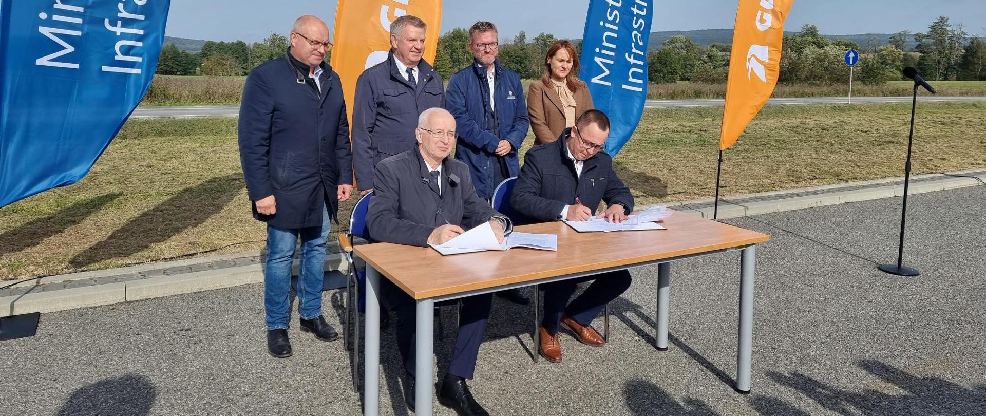 Generalna Dyrekcja Dróg Krajowych i Autostrad zawarła umowę z wykonawcą drogi ekspresowej S74 od Łagowa do Opatowa w województwie świętokrzyskim. 