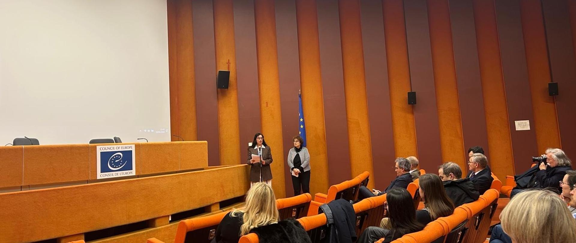 Sala audiowizualna w Pałacu Europy, w trakcie projekcji filmu "Strefa Interesów". 