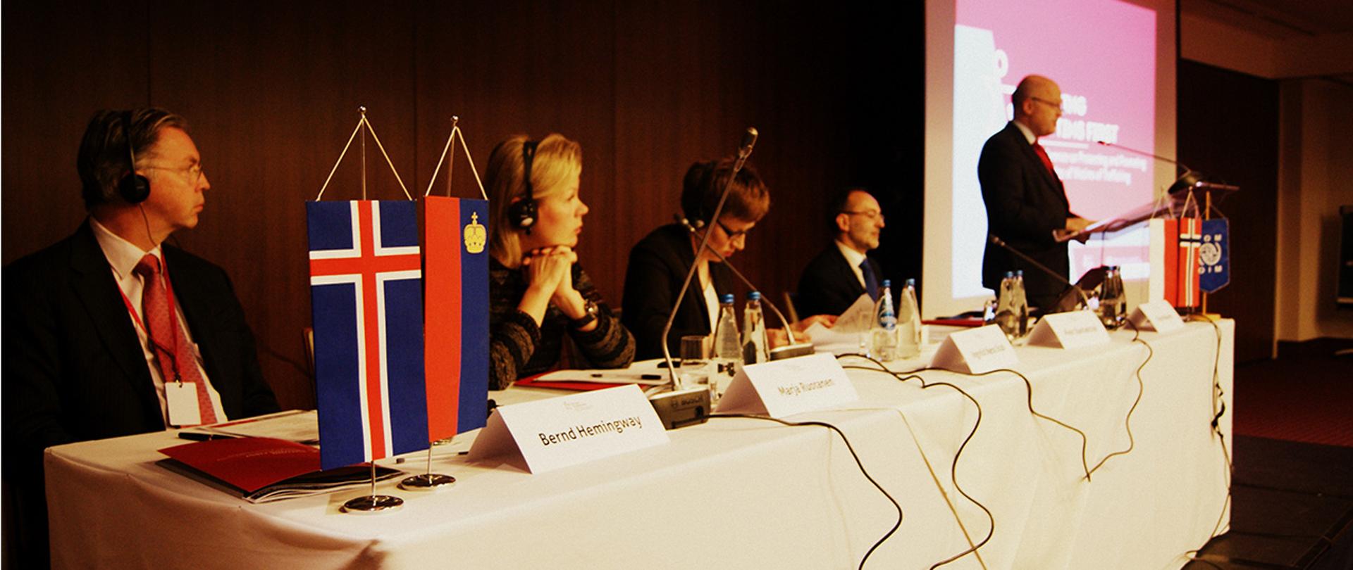 Na zdjęciu: uczestnicy Konferencji słuchają przemówień prelegentów 