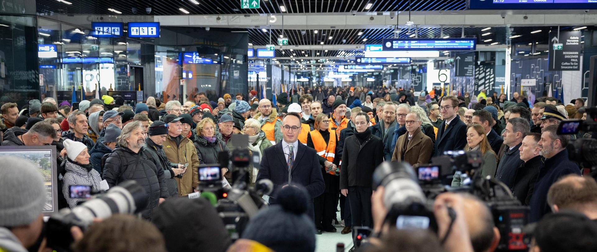 Stacja Warszawa Zachodnia po modernizacji - przejście podziemne jest już otwarte