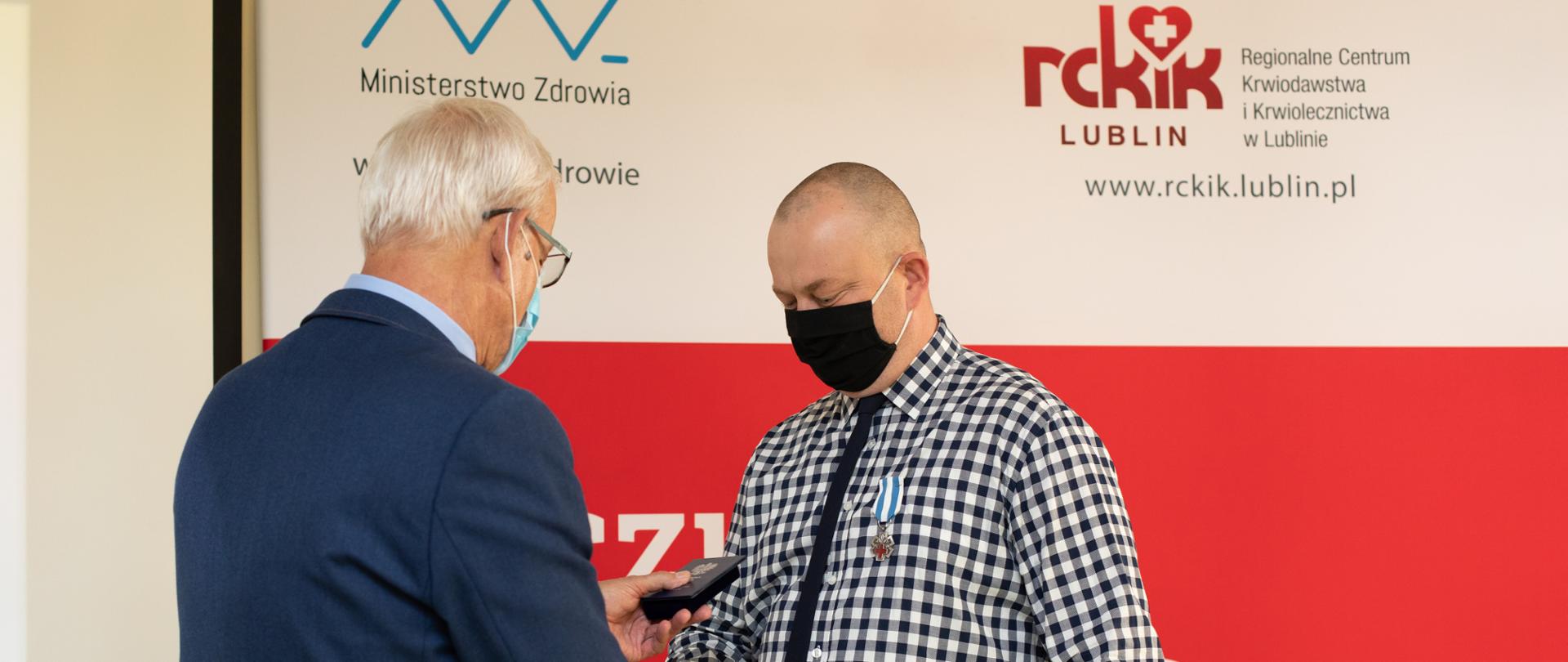 wręczenie odznaczenia Honorowy Dawca Krwi-Zasłużony dla Zdrowia Narodu w RCKiK w Lublinie