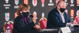 Minister Anna Krupka podczas konferencji dot. Młodzieżowych Mistrzostwa Świata w boksie.