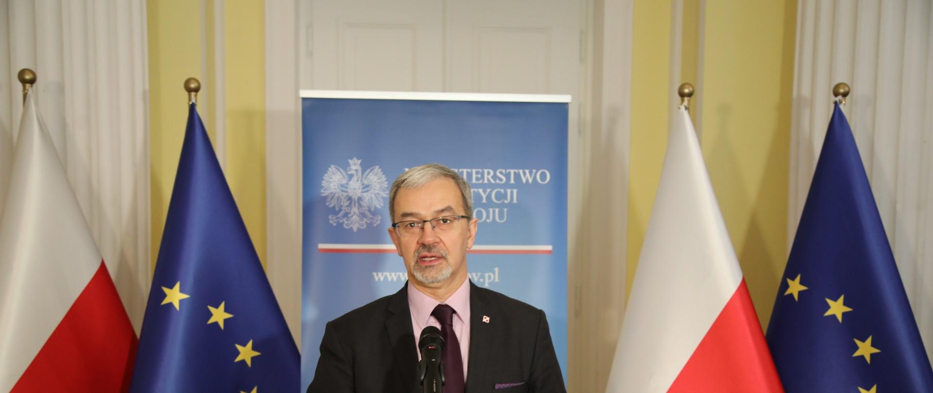 Min. Kwieciński na konferencji prasowej