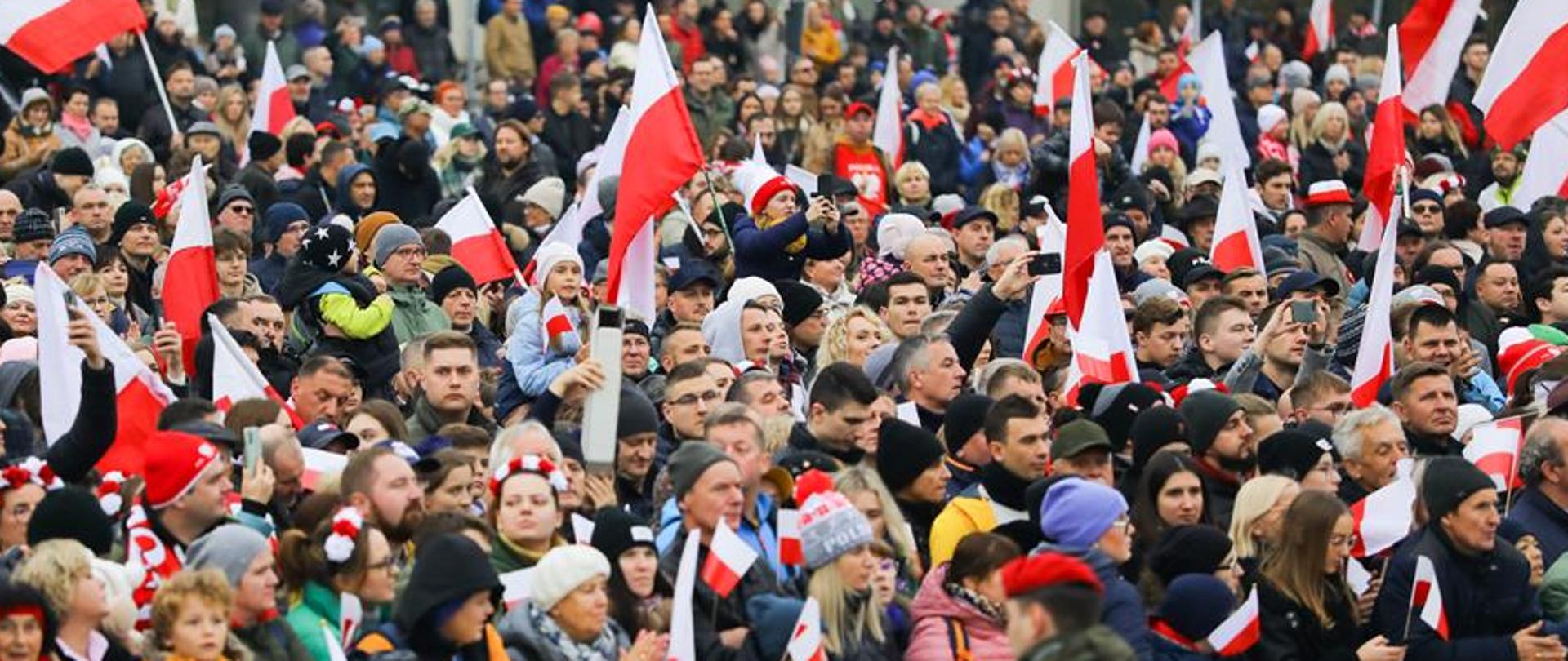 Oficjalne uroczystości, hołd dla Ojców Niepodległości oraz Festiwal Niepodległa na Krakowskim Przedmieściu – tak obchodziliśmy 105. rocznicę odzyskania niepodległości, fot. Danuta Matloch