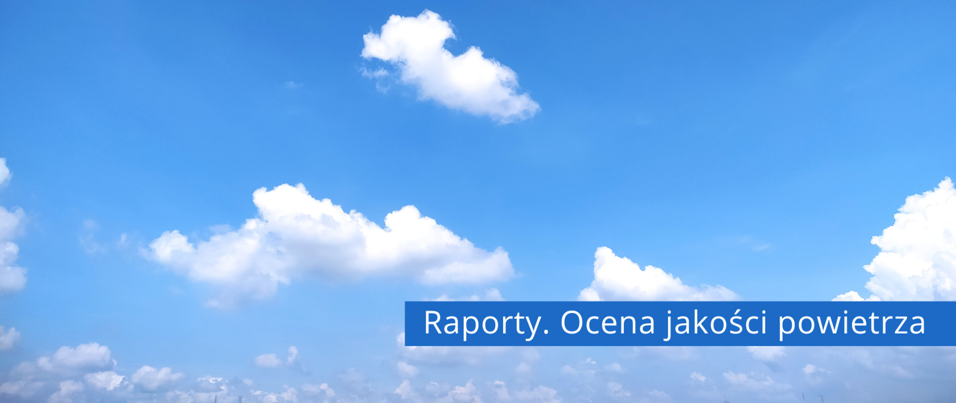 Pogodne niebo z obłokami