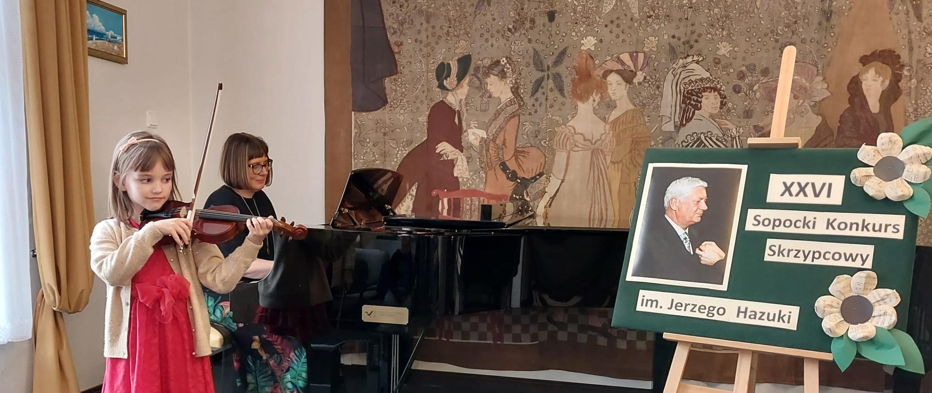 Aleksandra Frass i Monika Madej-Strukiel podczas występu w sali koncertowej Sopockiej Szkoły Muzycznej podczas XXVI Sopockiego Konkursu Skrzypcowego im. Jerzego Hazuki.