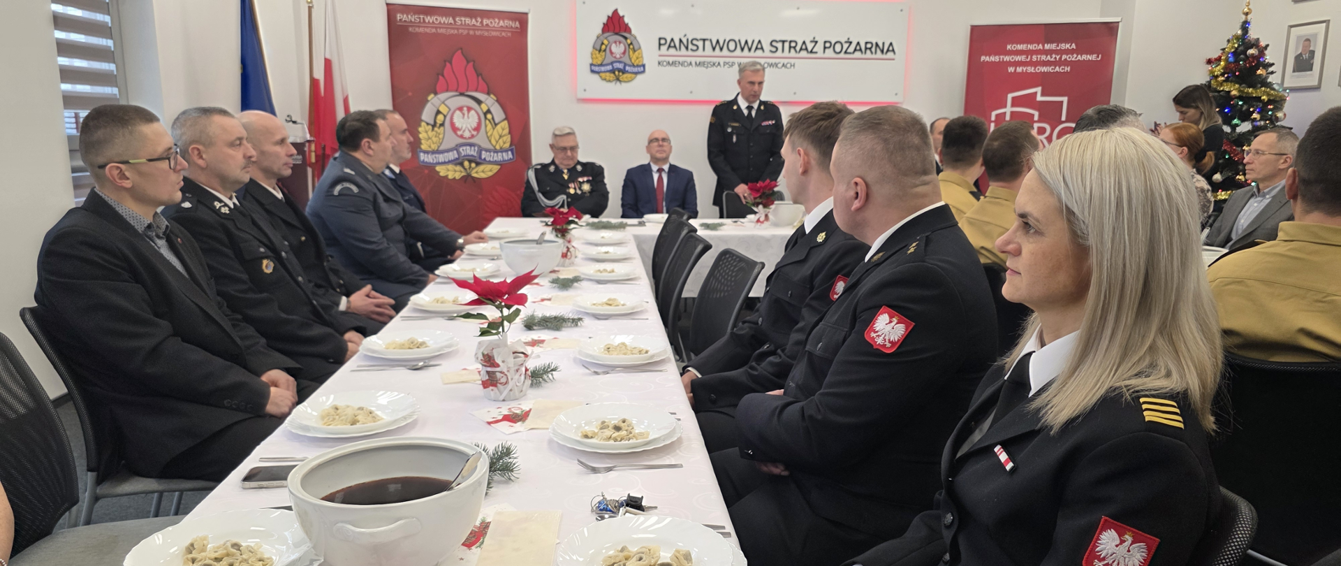 Przemówienie Komendanta Miejskiego PSP w Mysłowicach do zaproszonych gości i strażaków drugiej zmiany