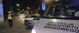 Nocne kontrole pojazdów i kierowców świadczących usługę zarobkowego przewozu osób z wykorzystaniem aplikacji na telefon komórkowy. W działaniach przeprowadzonych na terenie Kalisza brali udział inspektorzy wielkopolskiej Inspekcji Transportu Drogowego.