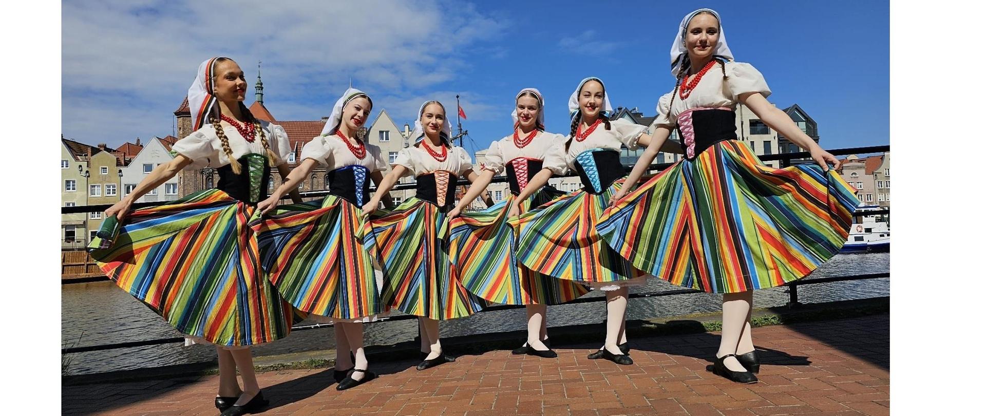 Nasi uczniowie podczas 11. przeglądu piosenek dzieci „Gdańskie Lwiątka”. 