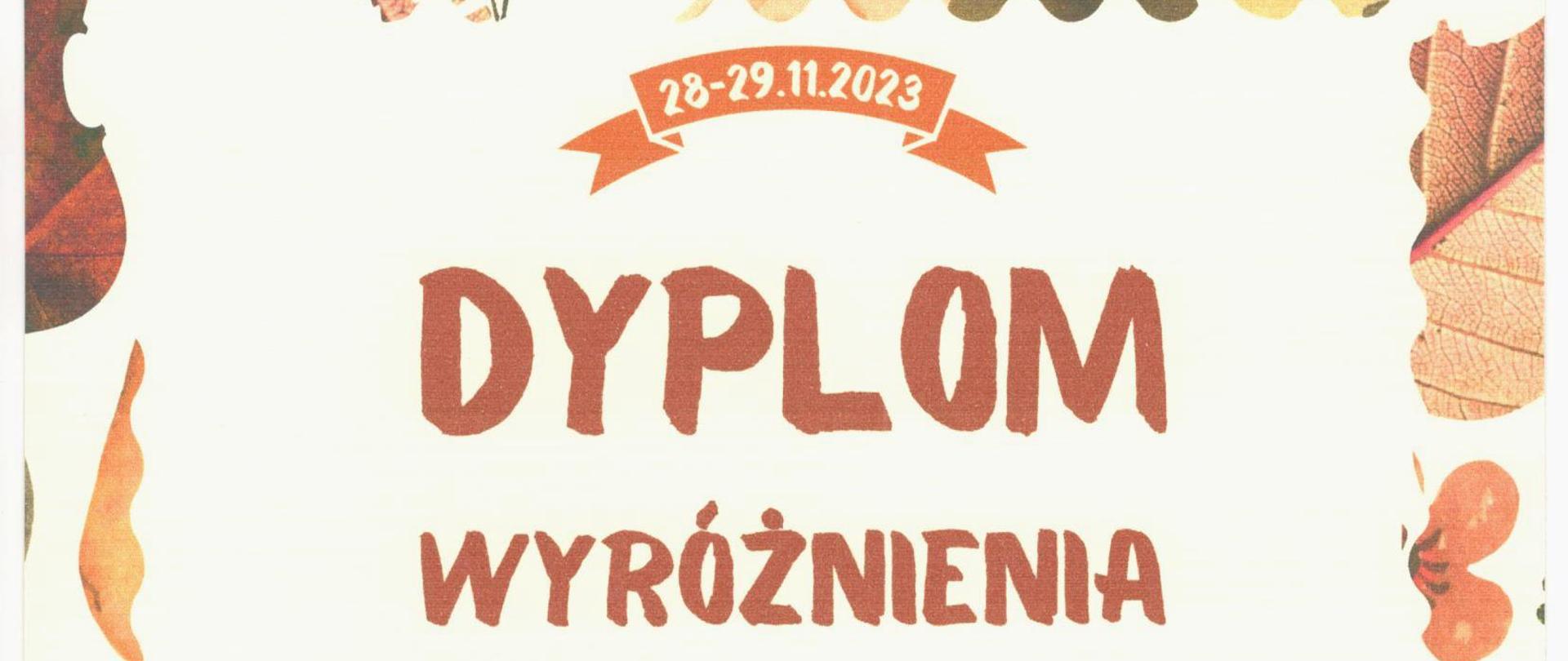 Białe tło, ramka z liści jesiennych i fragmentów wiolonczeli