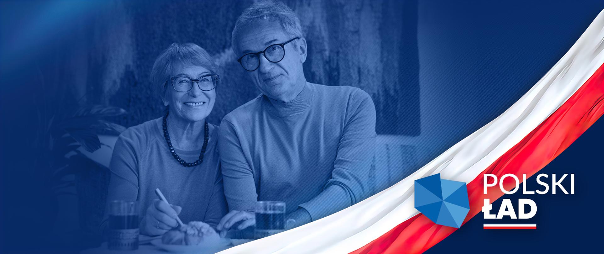 Polski Ład - na zdjęciu seniorzy o polska flaga