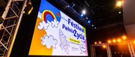 Plansza informująca o czwartej edycji Festiwalu Pełnia Życia 