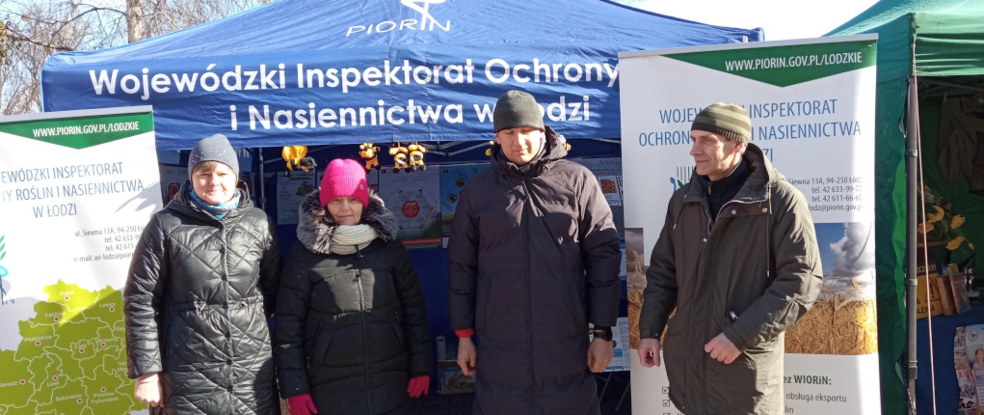 Pracownicy WIORiN w Łodzi Oddziału w Łowiczu podczas Targów Pszczelarskich pt. „Wiosna w Pasiece”