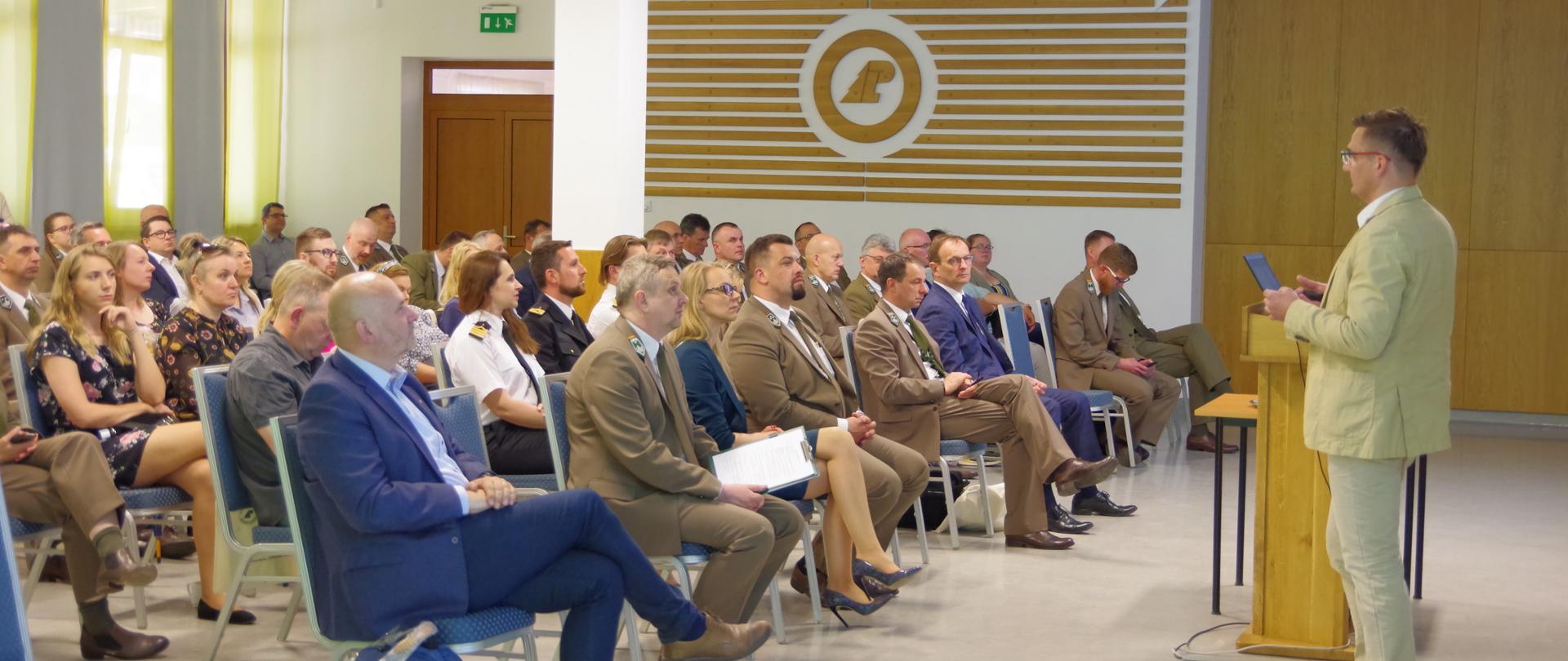 Dzień 1 - wykłady ekspertów - widok sali z uczestnikami wykładów