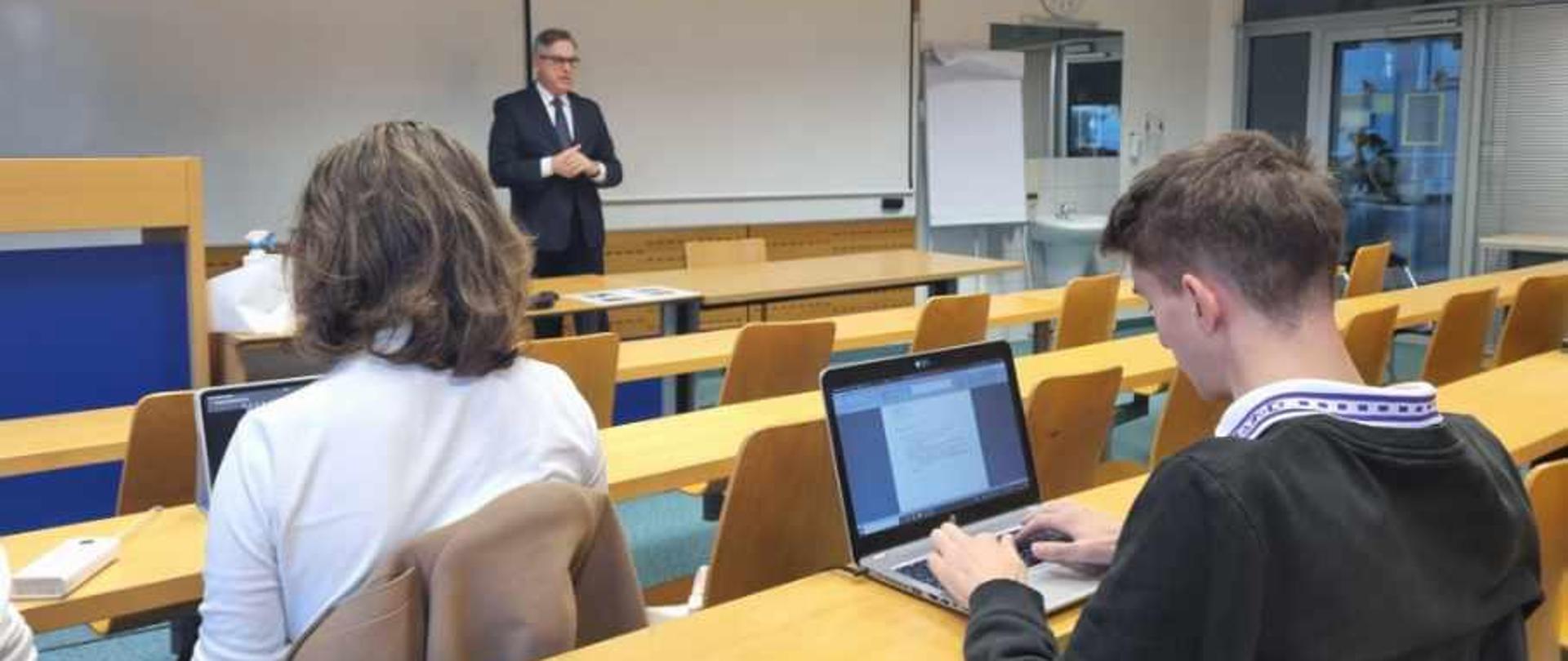 Wykład Ambasadora Krzysztofa Olendzkiego nt. stosunków polsko – ukraińskich dla studentów Uniwersytetu Lublańskiego