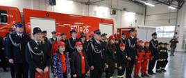 Uroczysty apel z okazji wręczenia promes Młodzieżowym Drużynom Pożarniczym z terenu powiatu węgrowskiego.
