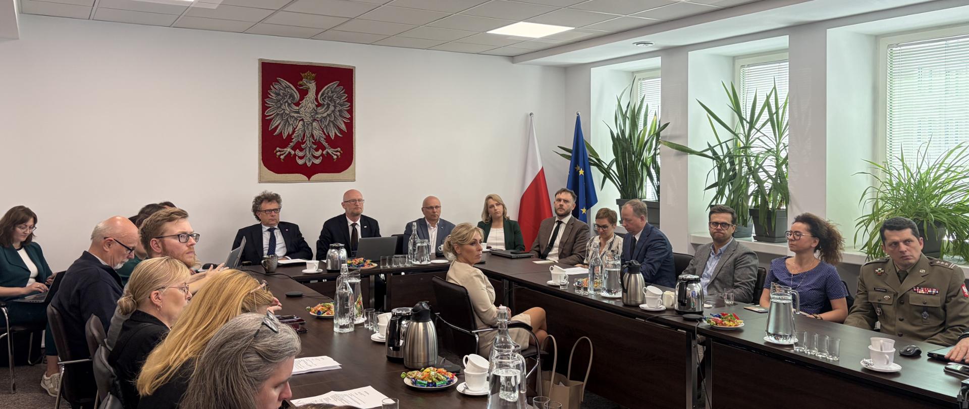 członkowie Rady Infrastruktury Informacji Przestrzennej podczas posiedzenia 08.07.2026 r.