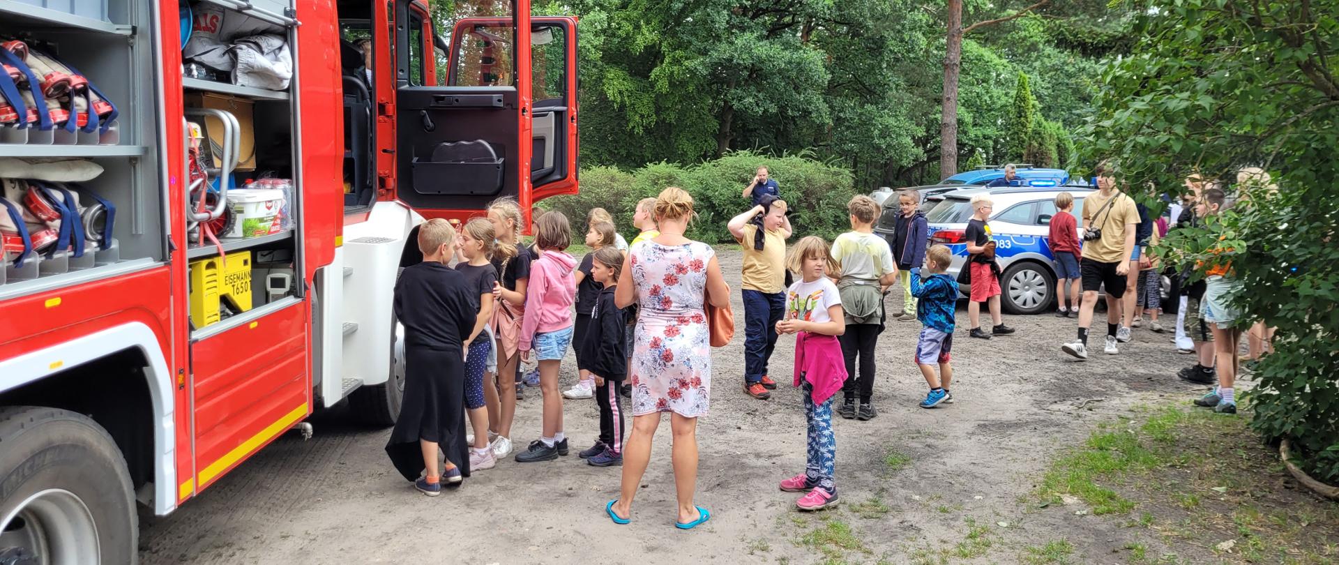 WIZYTA STRAŻAKÓW NA LETNIM OBOZOWISKU 