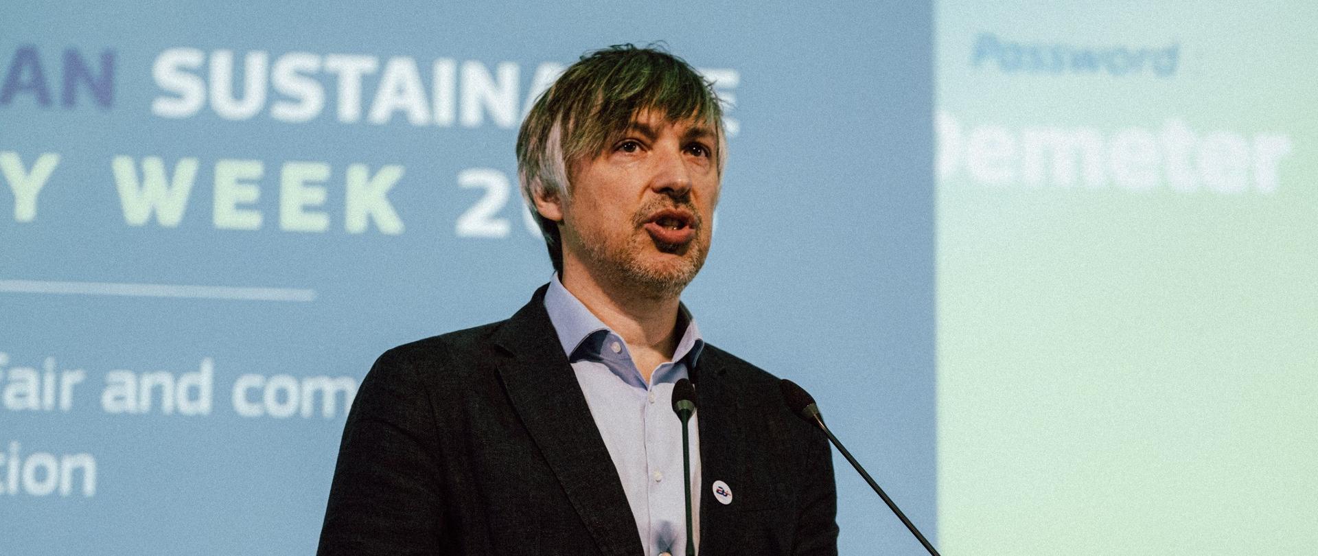 Wiceminister Krzysztof Bolesta w trakcie inauguracji Tegoroczna edycja Europejskiego Tygodnia Zrównoważonej Energii