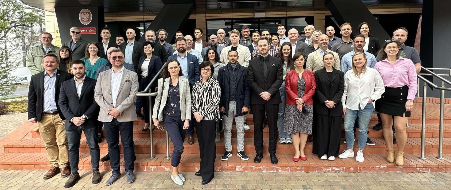 Uczestnicy konferencji UNICOPS na zdjęciu grupowym