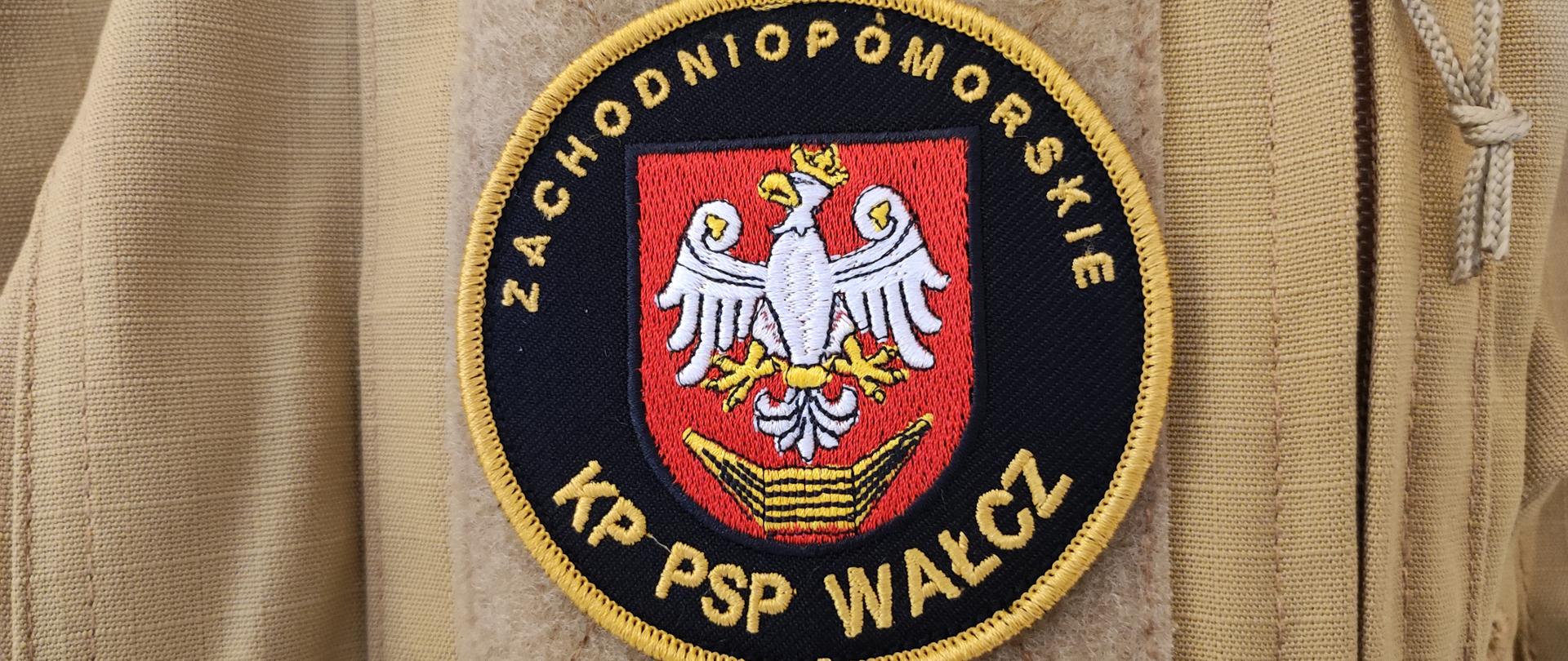 Nowy emblemat z herbem powiatu wałeckiego dla strażaków Komendy Powiatowej PSP w Wałczu
