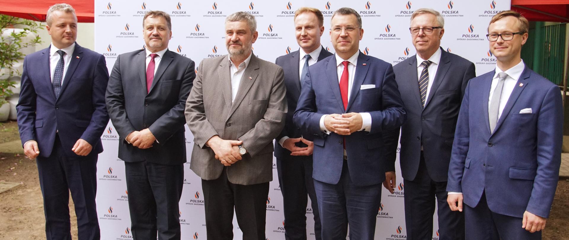 Minister J. K. Ardanowski oraz pozostali uczestnicy spotkania w Lisewie