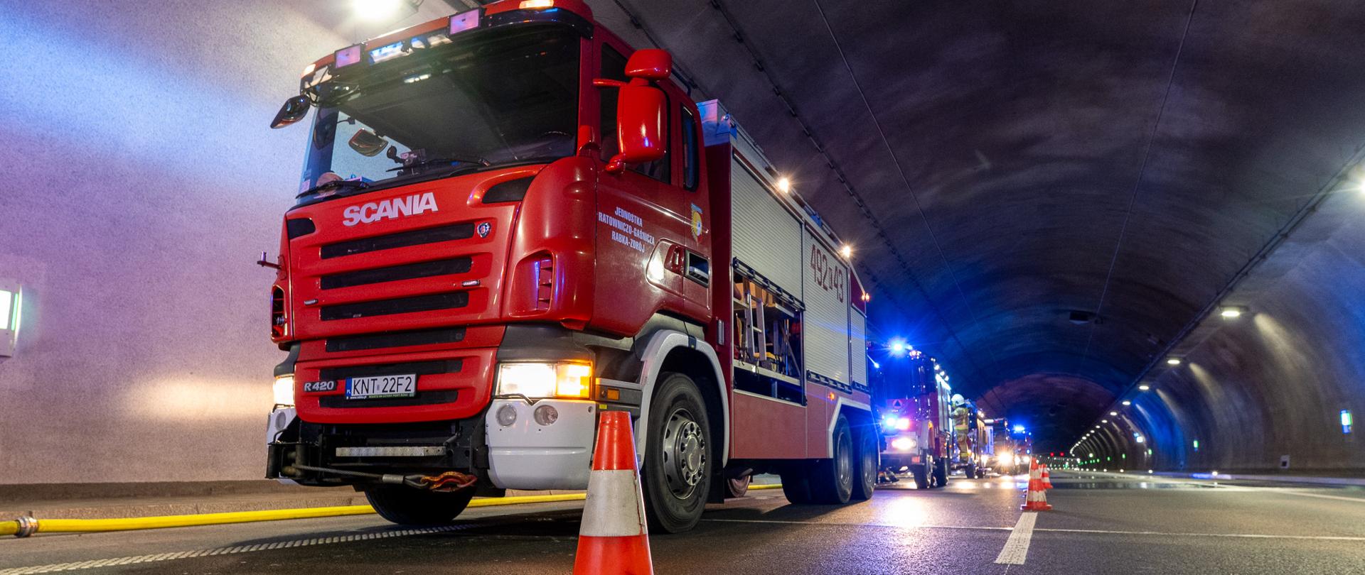 Ćwiczenia służb ratowniczych w tunelu na odcinku S7 Naprawa - Skomielna Biała