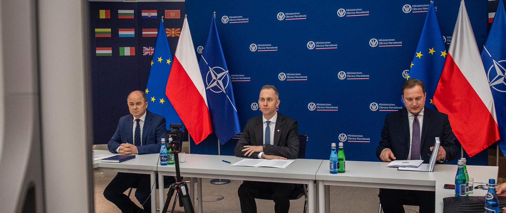 UDCG Videokonferencja - minister Cezary Tomszyk, dyrektor DPBM i DWSZ