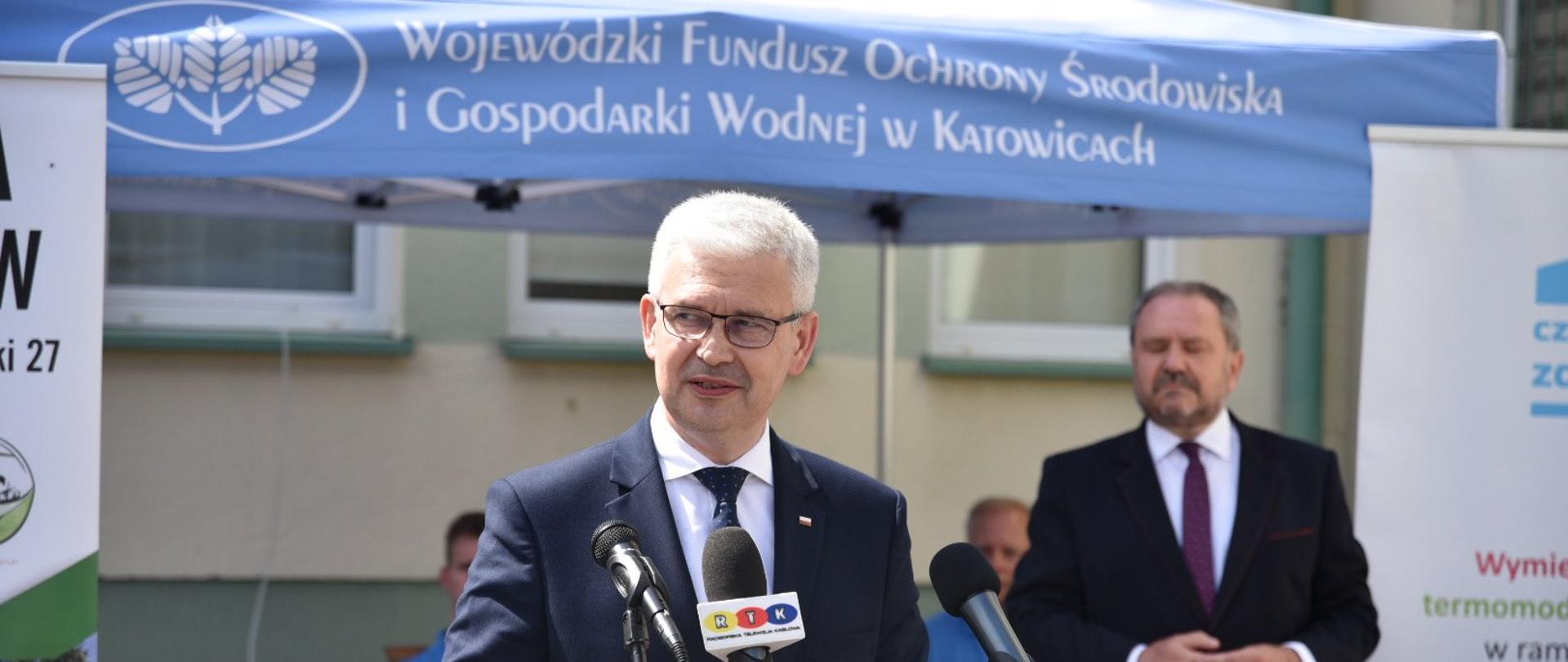 Wiceminister Ireneusz Zyska podczas inauguracji punktu informacyjnego programu Czyste Powietrze w Opatowie