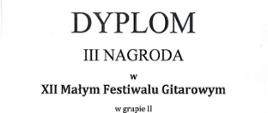 Zdjęcie przedstawia dyplom trzeciej nagrody dla Nikoli Popławskiej. Na białym tle podpisy jurorów oraz graficzny rysunek gitary oraz informacje o organizatorach.