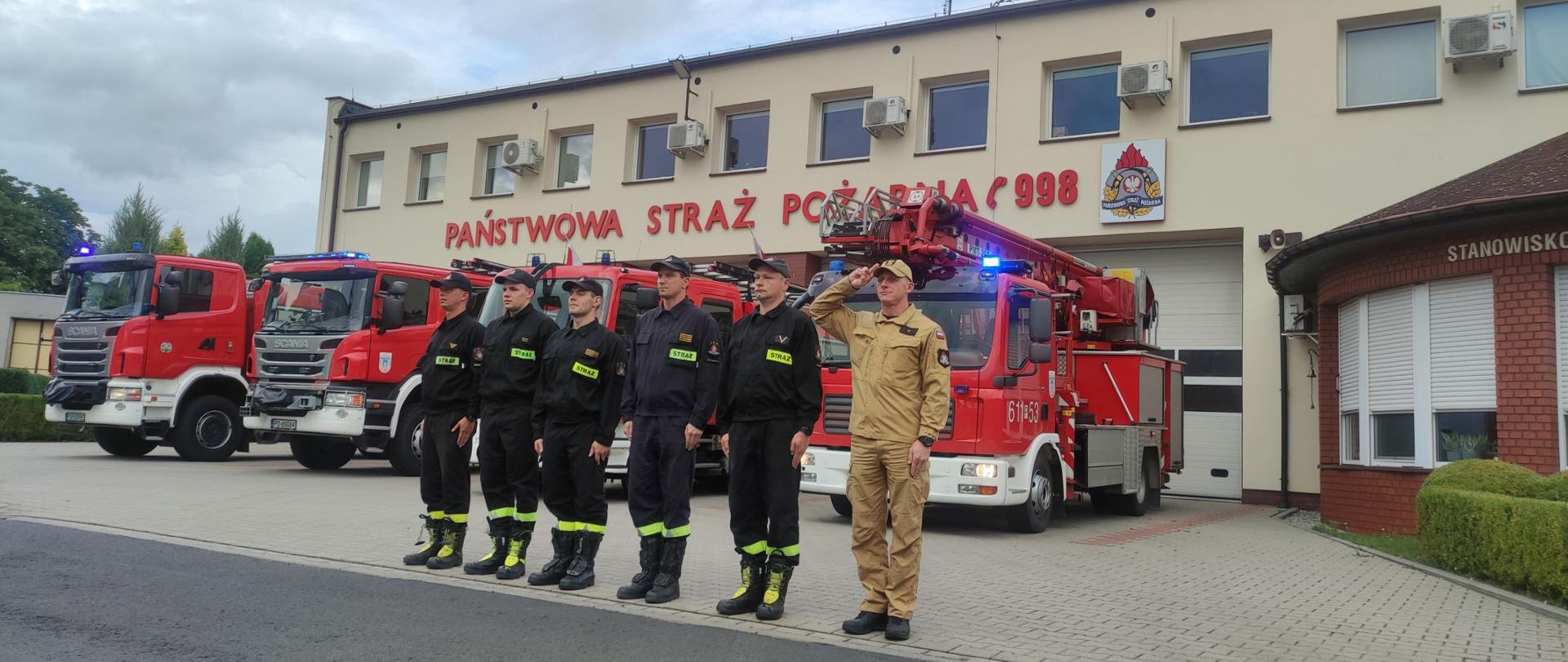 Uroczysta zbiórka strażaków JRG z okazji 79 rocznicy wybuchu Powstania Warszawskiego