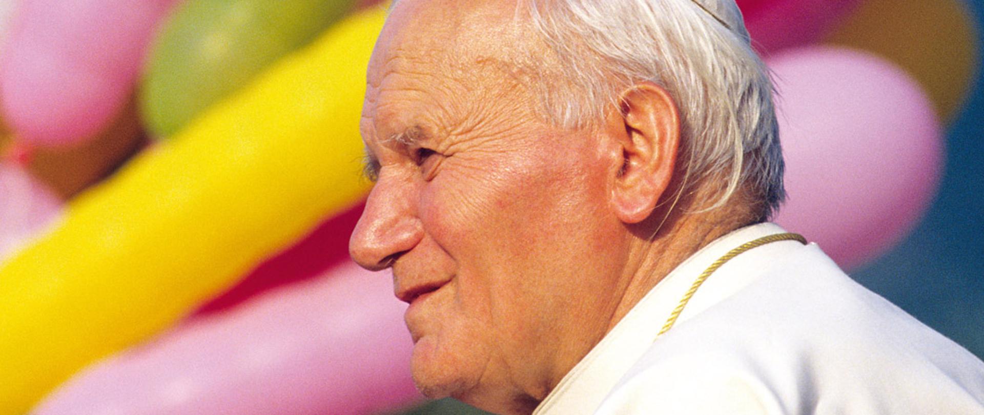 15.07.1990 Introd. Incontro del Papa Giovanni Paolo II con i giovani al campo sportivo.