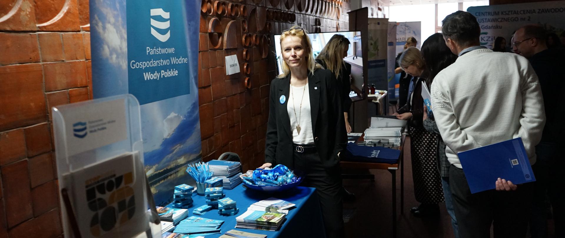 Stoisko z materiałami edukacyjnymi