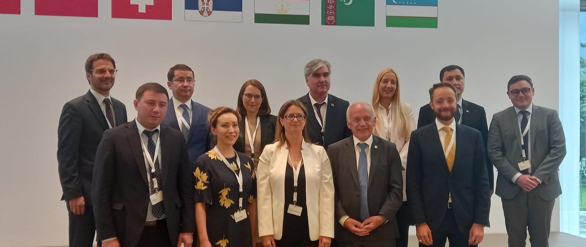 Uczestnicy spotkania konstytuanty Międzynarodowego Funduszu Walutowego oraz Banku Światowego w Szwajcarii