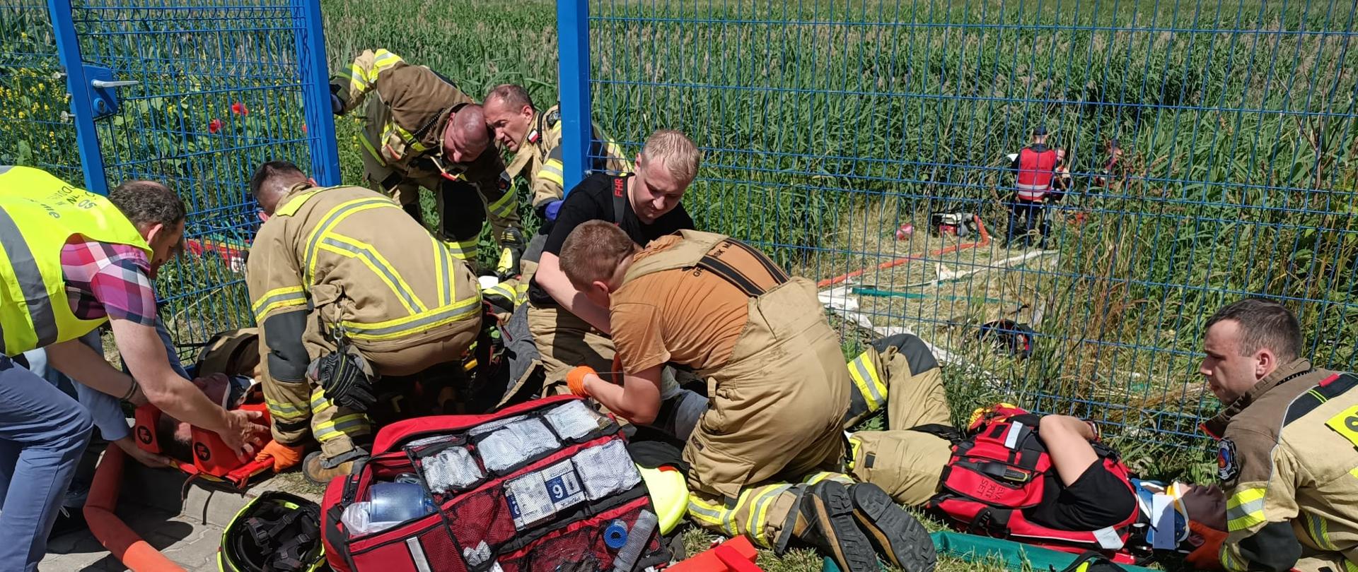 Udzielnie pierwszej pomocy strażakom poszkodowanym w działaniach